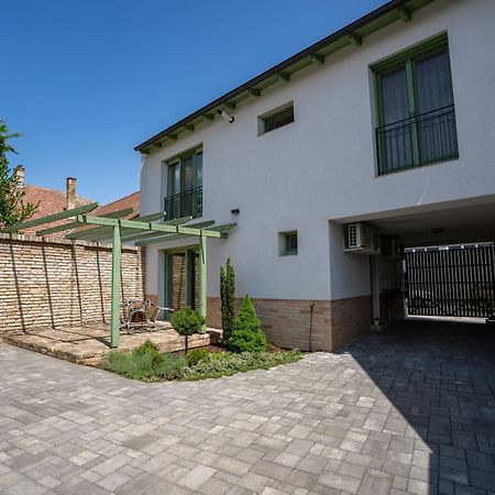 Jokai Apartman Dunafoldvar Ngoại thất bức ảnh