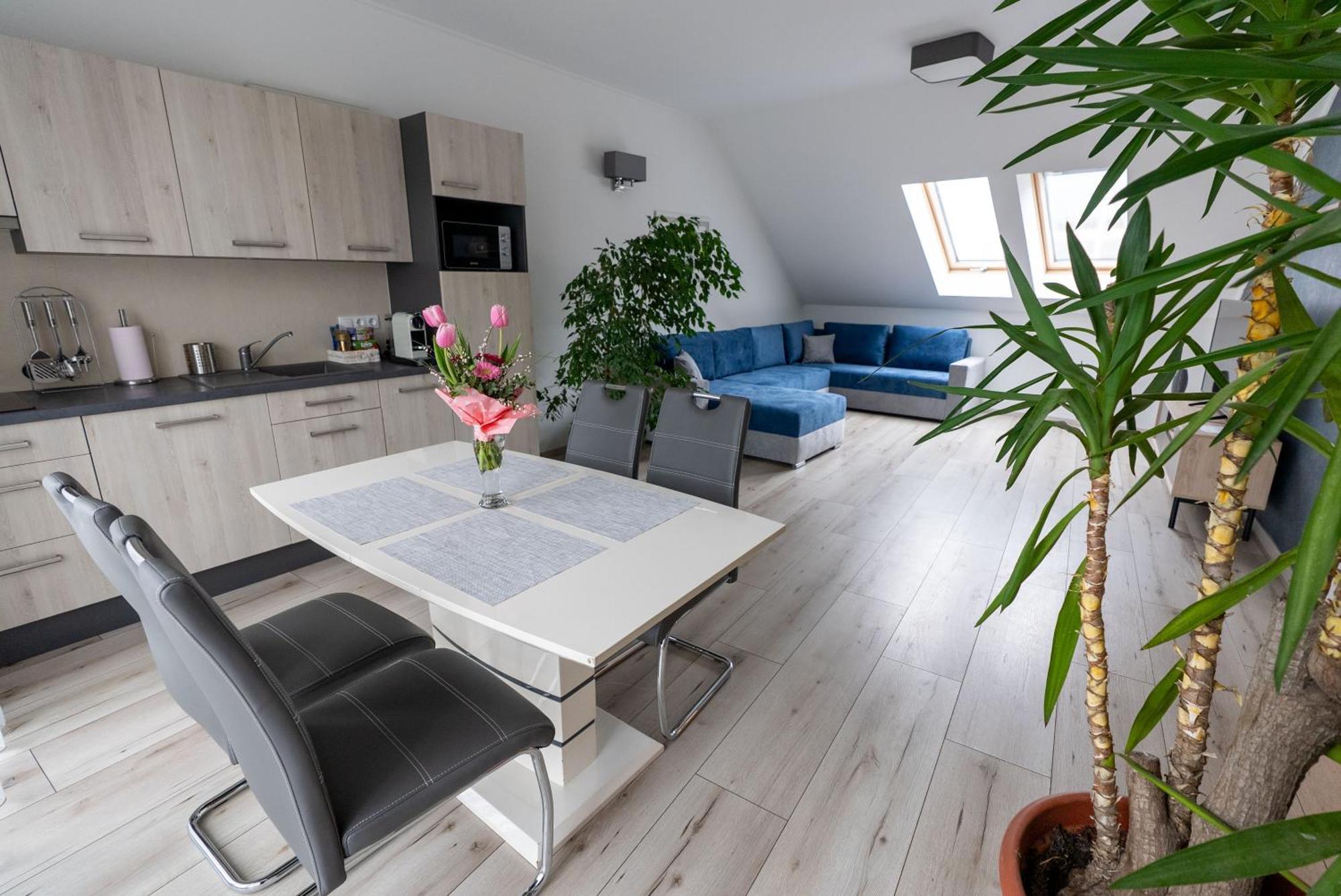 Jokai Apartman Dunafoldvar Ngoại thất bức ảnh