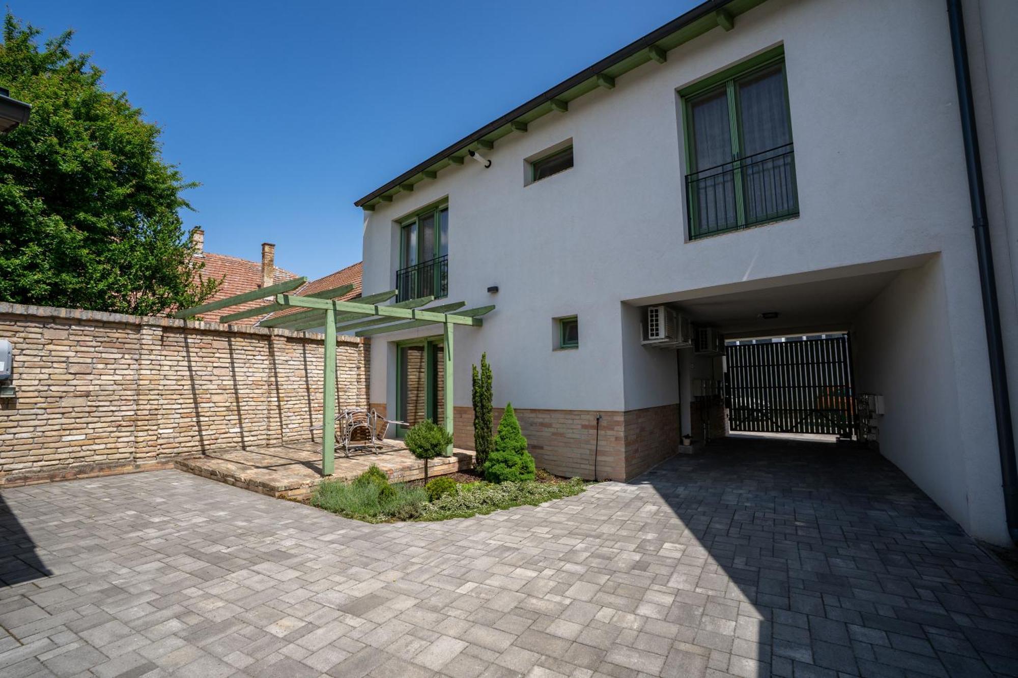 Jokai Apartman Dunafoldvar Ngoại thất bức ảnh